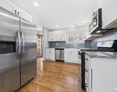 8504 S Calumet Avenue - Photo Thumbnail 9