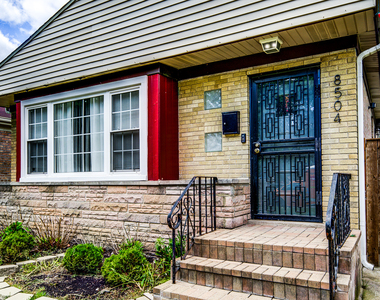 8504 S Calumet Avenue - Photo Thumbnail 2
