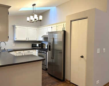 809 Spring Creek Court - Photo Thumbnail 7