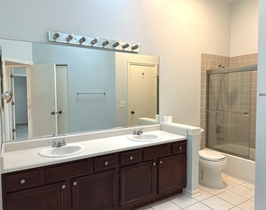 809 Spring Creek Court - Photo Thumbnail 10