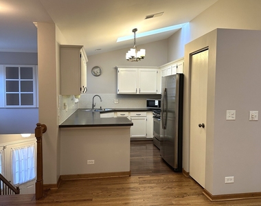 809 Spring Creek Court - Photo Thumbnail 6