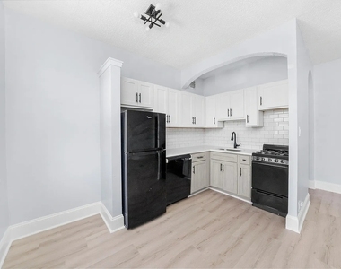 5135 S Blackstone Avenue - Photo Thumbnail 10