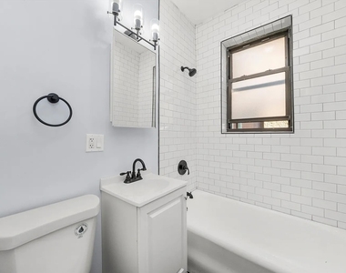 5135 S Blackstone Avenue - Photo Thumbnail 6