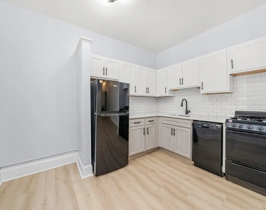 5135 S Blackstone Avenue - Photo Thumbnail 4
