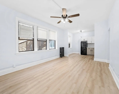 5135 S Blackstone Avenue - Photo Thumbnail 2