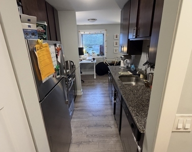 530 W Surf Street - Photo Thumbnail 5