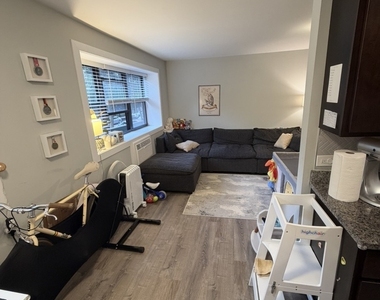 530 W Surf Street - Photo Thumbnail 7