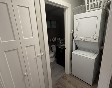530 W Surf Street - Photo Thumbnail 12