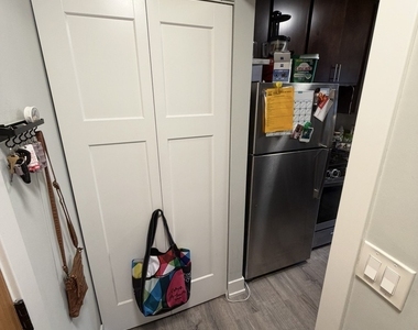 530 W Surf Street - Photo Thumbnail 4