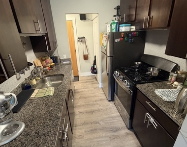 530 W Surf Street - Photo Thumbnail 3
