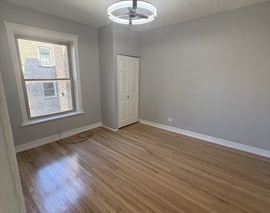 2230 E 70th Place - Photo Thumbnail 5