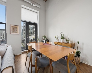 616 W Fulton Street - Photo Thumbnail 5