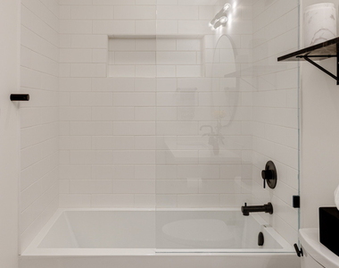 616 W Fulton Street - Photo Thumbnail 16