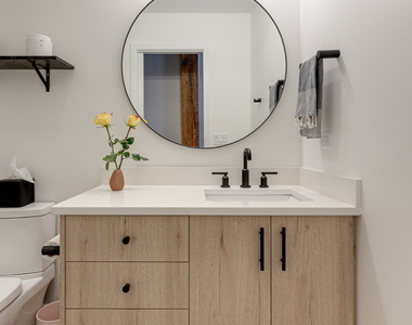 616 W Fulton Street - Photo Thumbnail 15