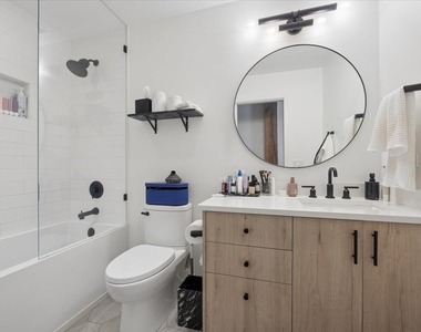 616 W Fulton Street - Photo Thumbnail 14