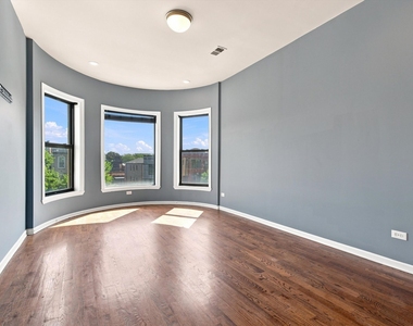4834 S Prairie Avenue - Photo Thumbnail 2