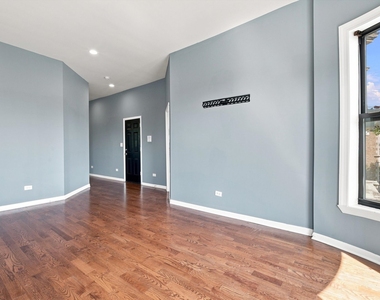 4834 S Prairie Avenue - Photo Thumbnail 4