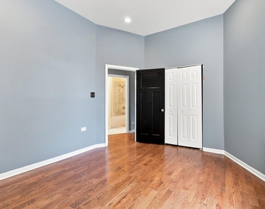 4834 S Prairie Avenue - Photo Thumbnail 12