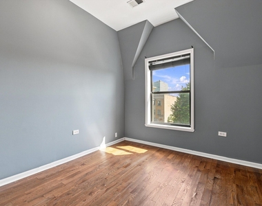 4834 S Prairie Avenue - Photo Thumbnail 5