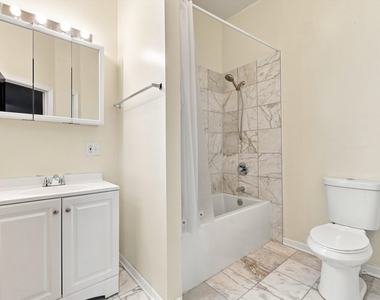 4834 S Prairie Avenue - Photo Thumbnail 10