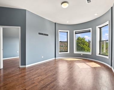 4834 S Prairie Avenue - Photo Thumbnail 3