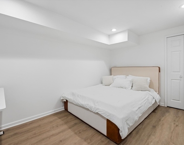 644 W Hinsdale Avenue - Photo Thumbnail 10