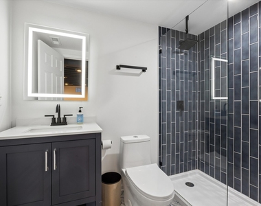 644 W Hinsdale Avenue - Photo Thumbnail 12
