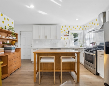 644 W Hinsdale Avenue - Photo Thumbnail 5