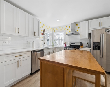 644 W Hinsdale Avenue - Photo Thumbnail 4
