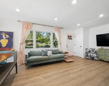 644 W Hinsdale Avenue - Photo Thumbnail 1