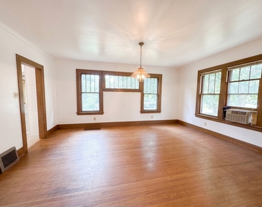 204 E South Street - Photo Thumbnail 1