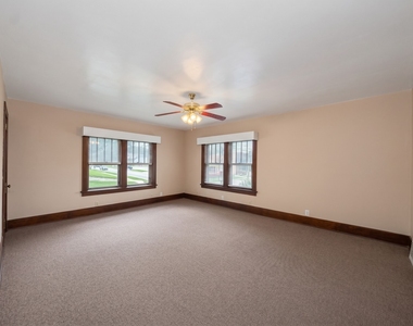 204 E South Street - Photo Thumbnail 4
