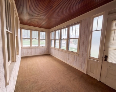 204 E South Street - Photo Thumbnail 3