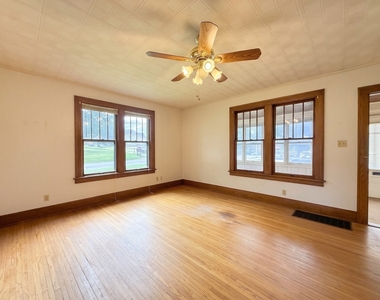 204 E South Street - Photo Thumbnail 2