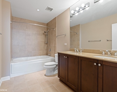 1201 S Prairie Avenue - Photo Thumbnail 12
