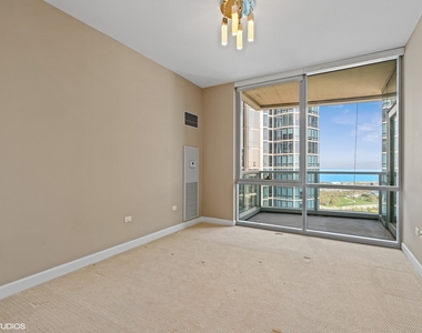 1201 S Prairie Avenue - Photo Thumbnail 11