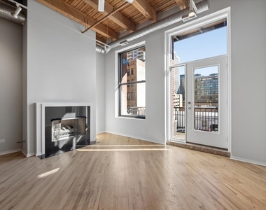 616 W Fulton Street - Photo Thumbnail 3