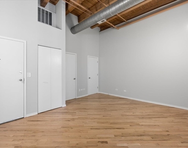 616 W Fulton Street - Photo Thumbnail 14
