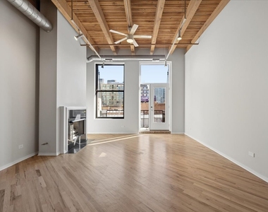 616 W Fulton Street - Photo Thumbnail 4