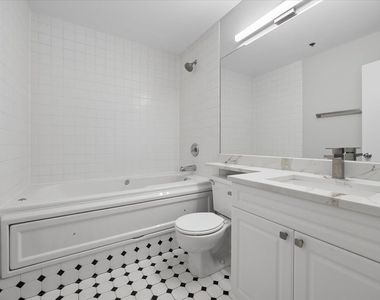 616 W Fulton Street - Photo Thumbnail 16