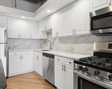 616 W Fulton Street - Photo Thumbnail 10