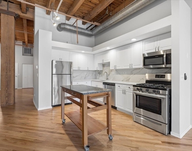 616 W Fulton Street - Photo Thumbnail 11