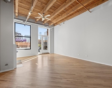 616 W Fulton Street - Photo Thumbnail 2