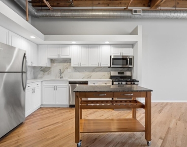 616 W Fulton Street - Photo Thumbnail 12