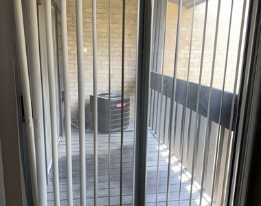 6176 Knoll Lane Court - Photo Thumbnail 12