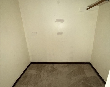 6176 Knoll Lane Court - Photo Thumbnail 14