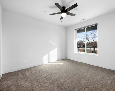 27 W Park Boulevard - Photo Thumbnail 8