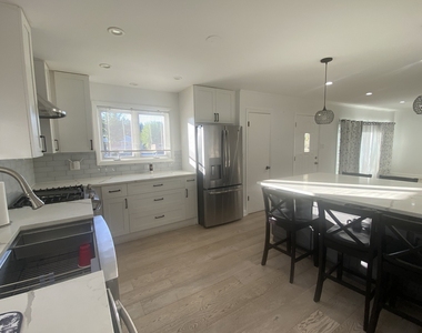 9105 Oleander Avenue - Photo Thumbnail 7
