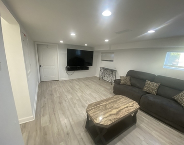 9105 Oleander Avenue - Photo Thumbnail 20