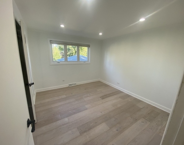 9105 Oleander Avenue - Photo Thumbnail 11